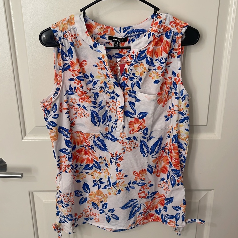 Emily d Floral Sleeveless Top Size Small